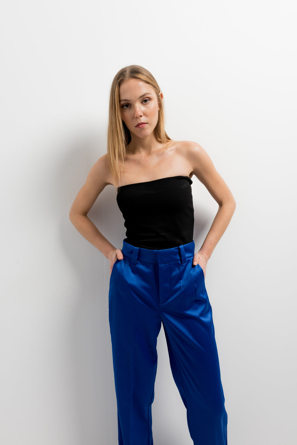 Pantaloni dritti in raso