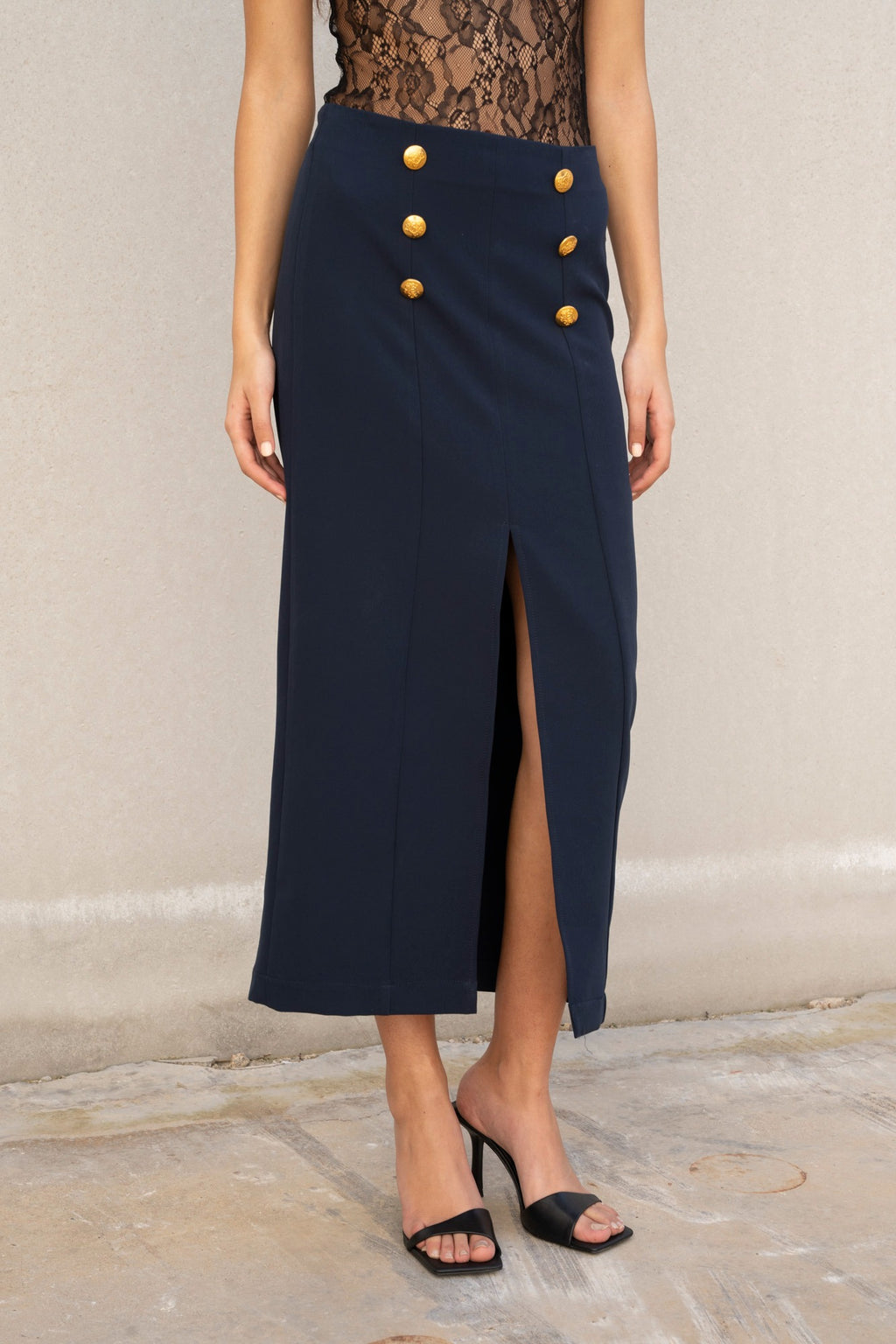 Gonna con bottoni dorati