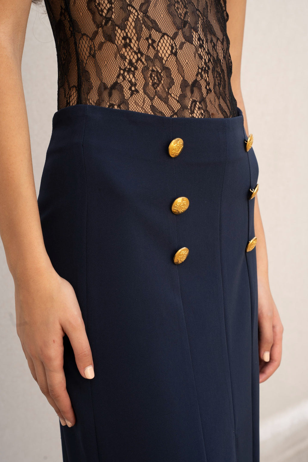 Gonna con bottoni dorati